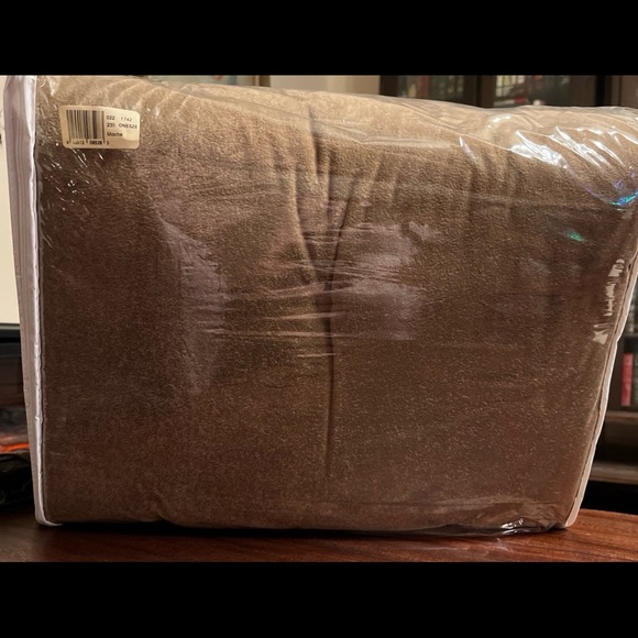 Eddie Bauer Luxury Back Seat Cover Fits Vans Trucks Sedans & SUVs, Mocha - Picture 6 of 7